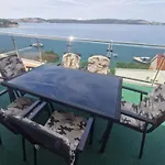 Three-bedroom With Sea View A2 公寓 *