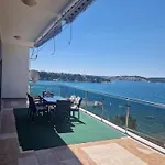 公寓 Three-bedroom With Sea View A2 *