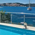 公寓 Three-bedroom With Sea View A2