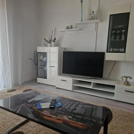 Three-bedroom With Sea View A2 特罗吉尔