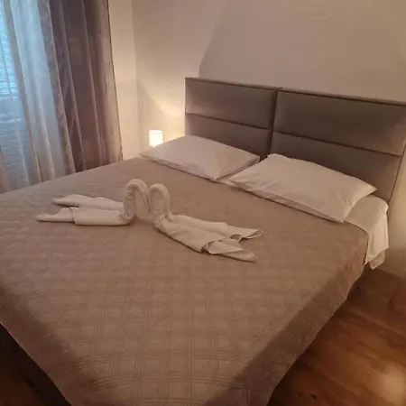 公寓 Three-bedroom With Sea View A2 *