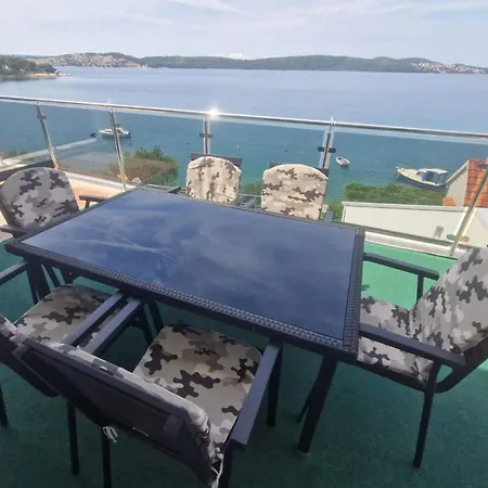 Three-bedroom With Sea View A2 Appartement *