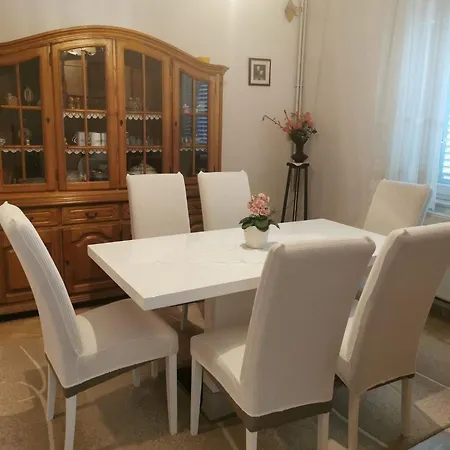 شقة Three-bedroom With Sea View A2